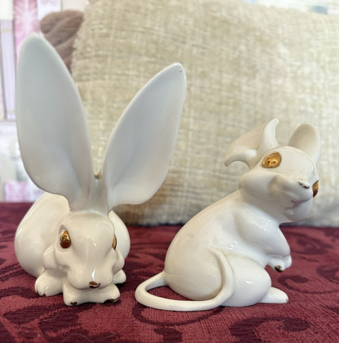 Unmarked white ceramic rabbit - unmarked,